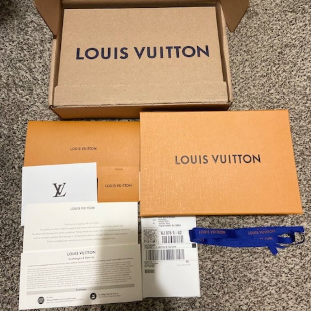 Louis Vuitton's Easy Pouch On Strap Bag M80349 (Used Once) - Picture 5 of 16